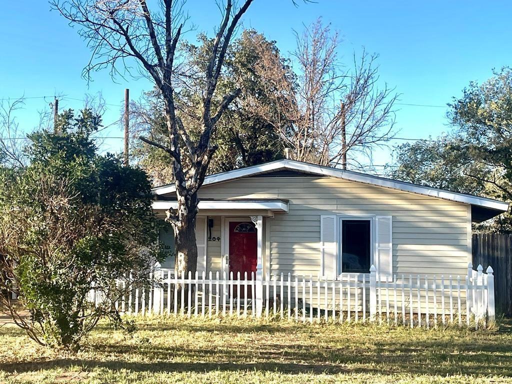 204 Spraberry Dr, Midland, TX 79703 2 Bedroom House for 1,100/month