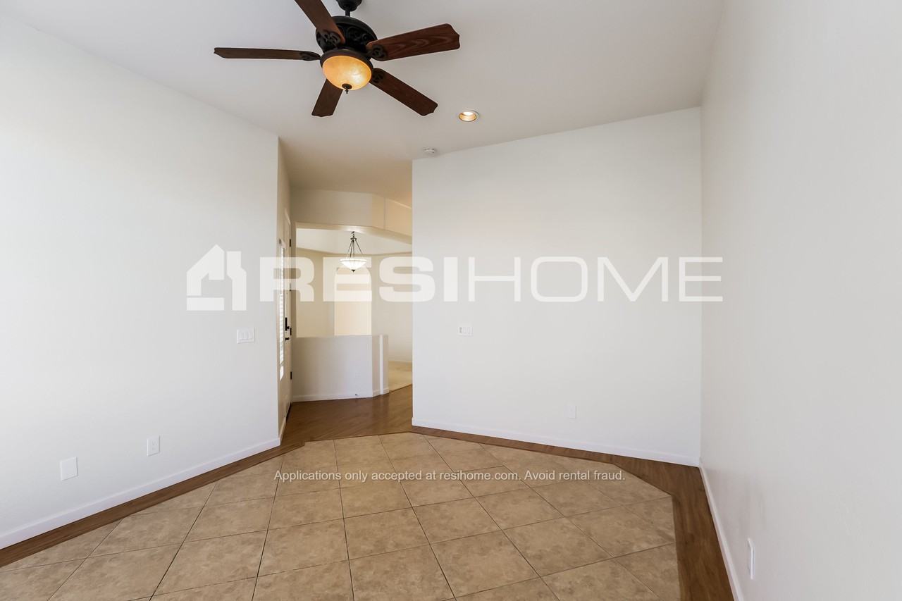 715 W Milada Dr - Photo 3 of 17