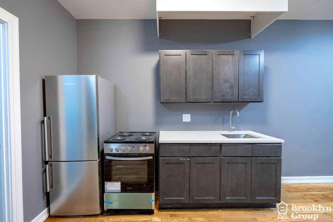 1326 Chisholm St #1 - Photo 2 of 13