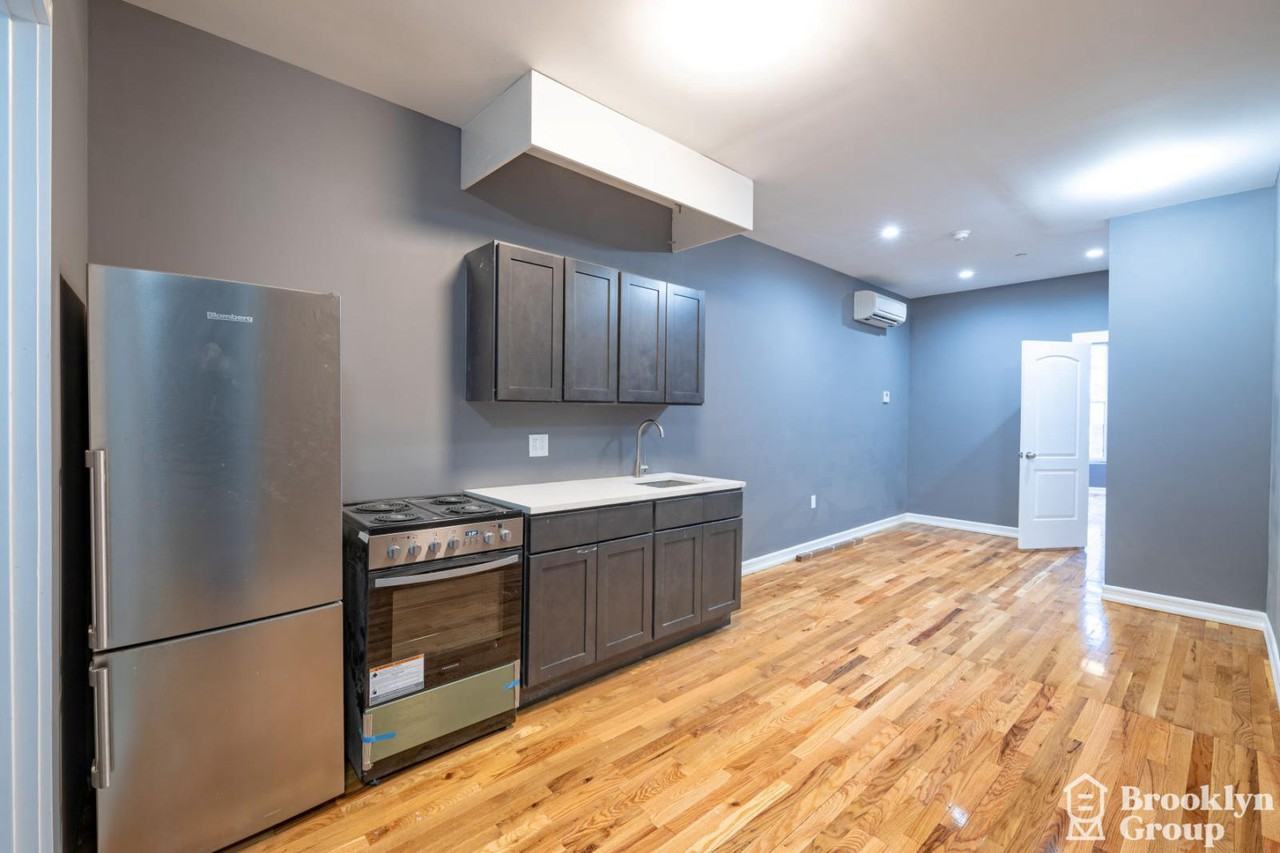 1326 Chisholm St #1 - Photo 3 of 13