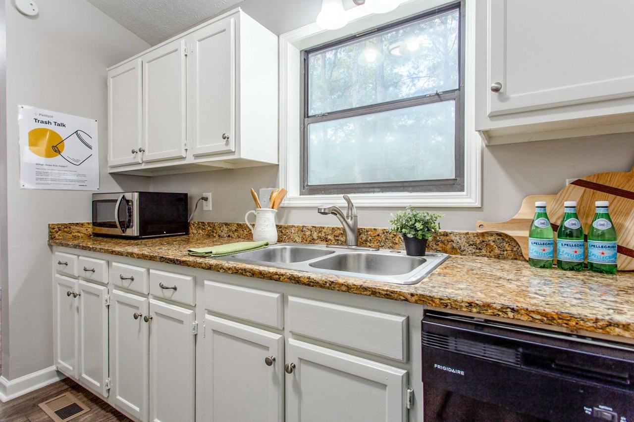 Oakvale Dr - Photo 2 of 13