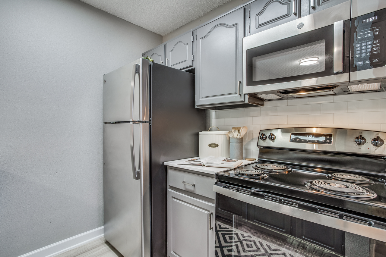 Evaline Apartments - Photo 5 of 34