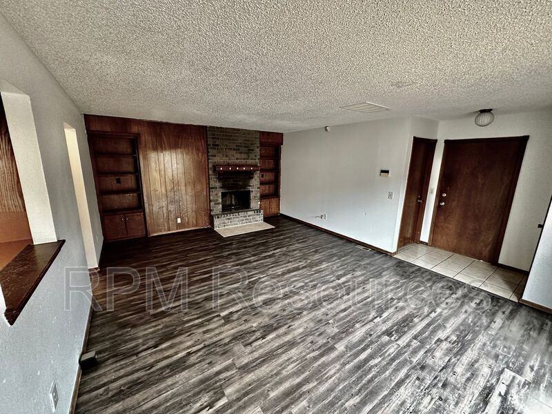 7000 Woodlake Dr - Photo 2 of 9