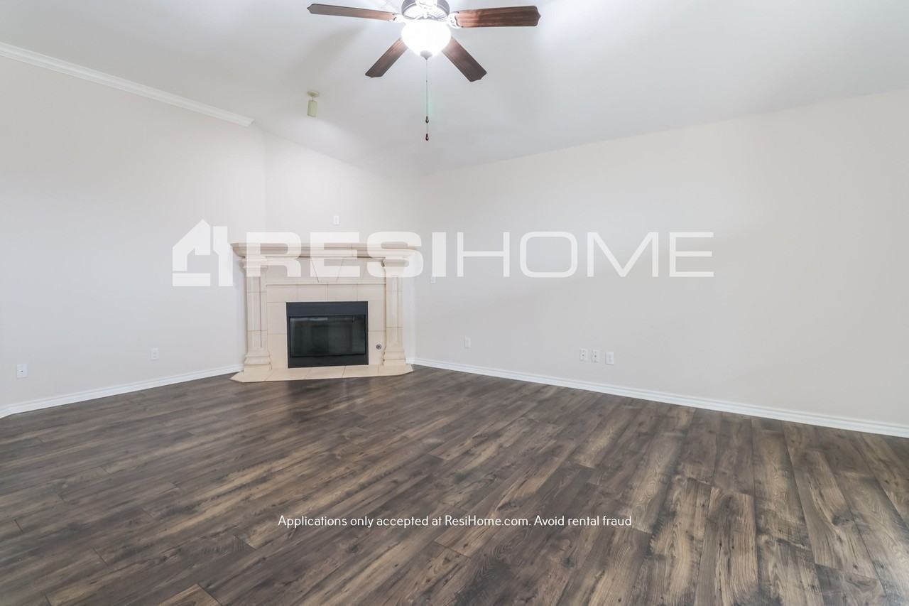 11305 Nw 99th St - Photo 3 of 23