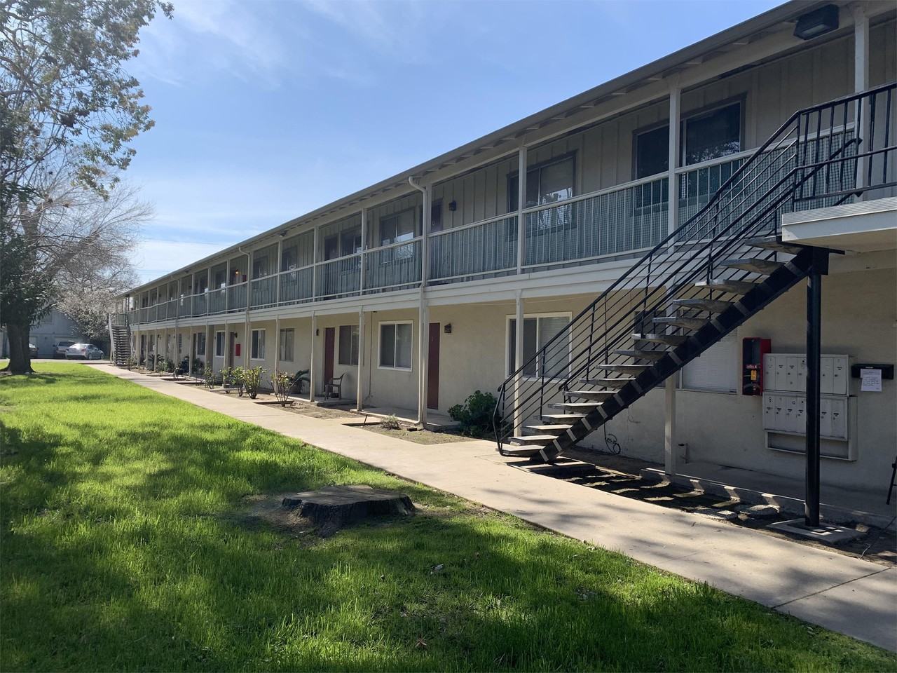 120 E Fairmont Ave #8