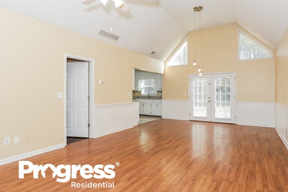 155 Woodcrest Dr - Photo 3 of 16