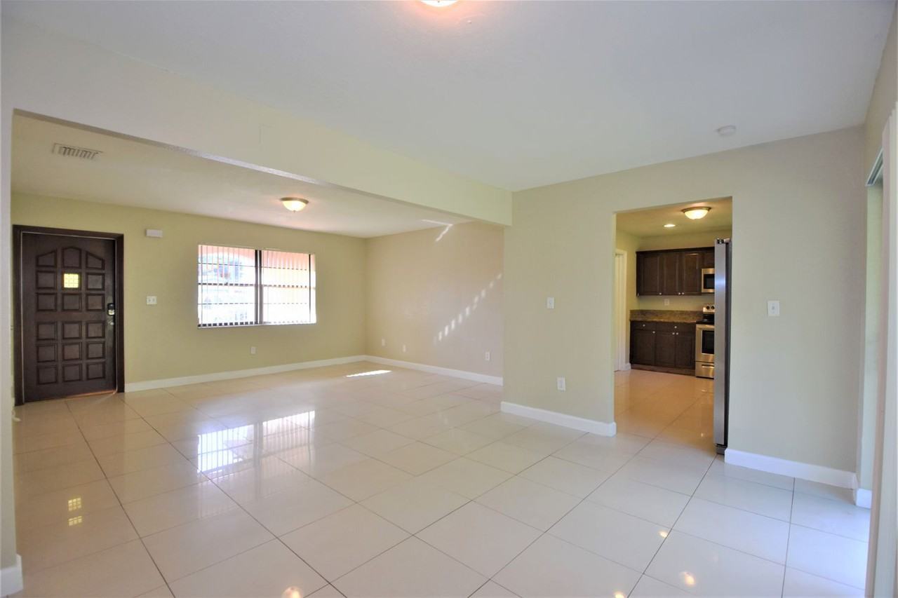 8431 Sw 129th Ave - Photo 2 of 12