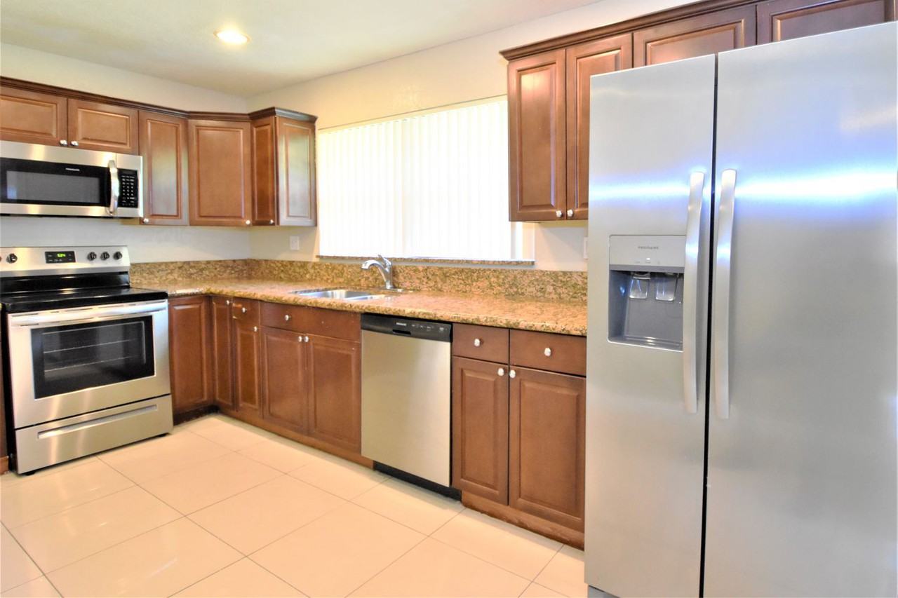 8431 Sw 129th Ave - Photo 3 of 12