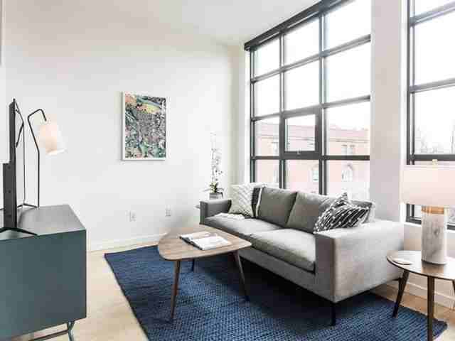 230 Sw Ash St - Photo 4 of 33