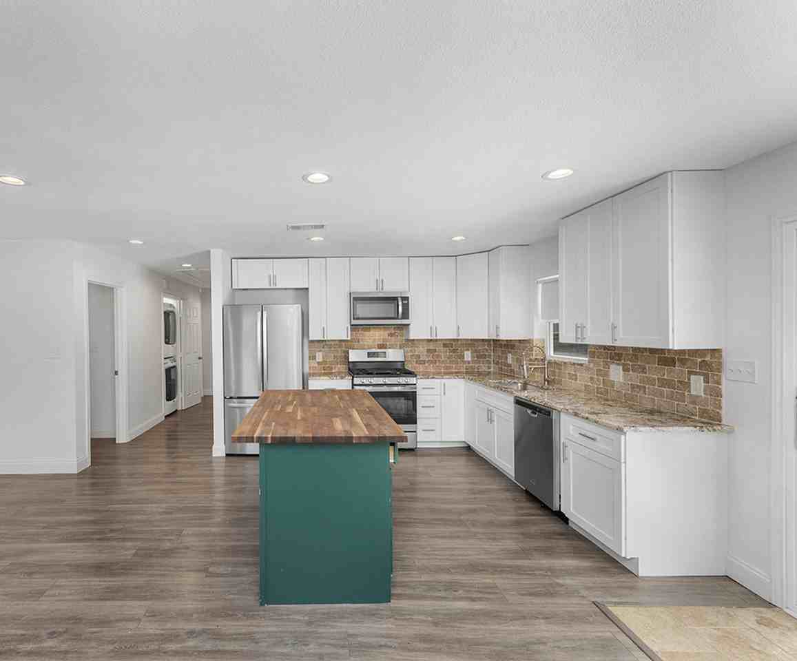 3338 Emmett St - Photo 5 of 19