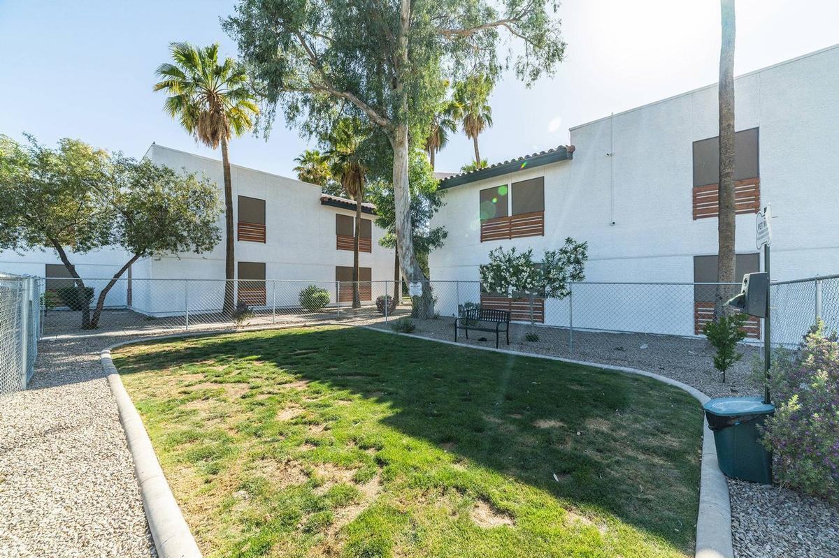 1926 N Avenida De Palmas - Photo 4 of 26