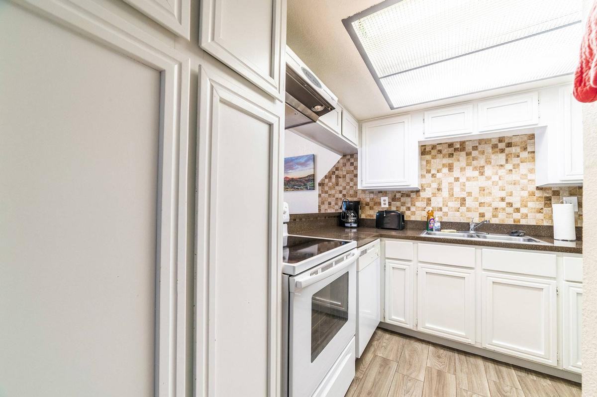 1926 N Avenida De Palmas - Photo 2 of 26