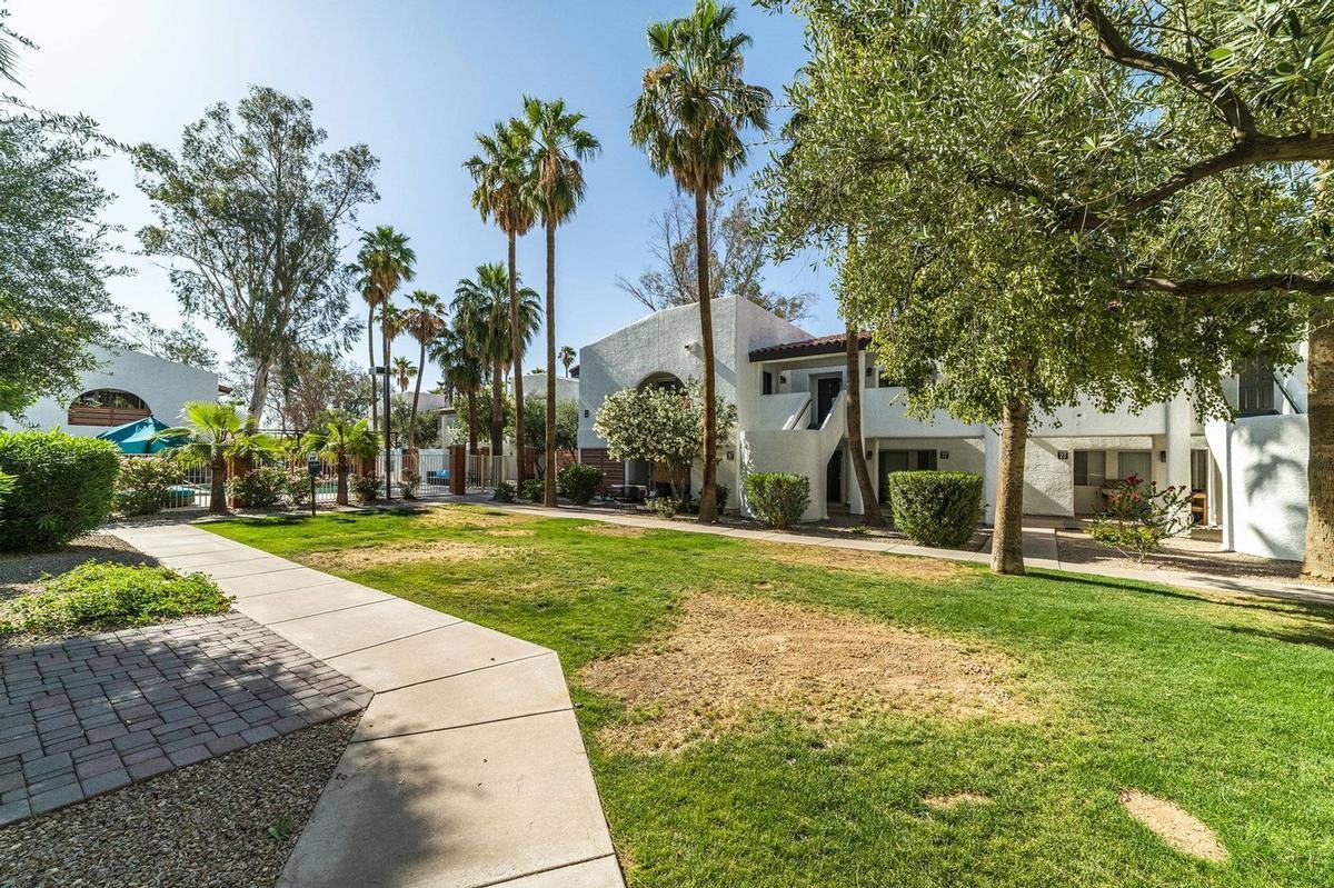 1926 N Avenida De Palmas - Photo 3 of 26