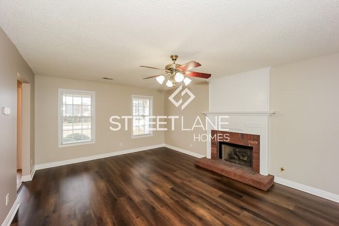 5045 Yankee Doodle Dr - Photo 3 of 15