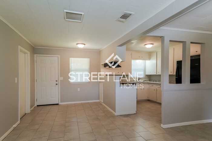 13105 Berwick St - Photo 2 of 15
