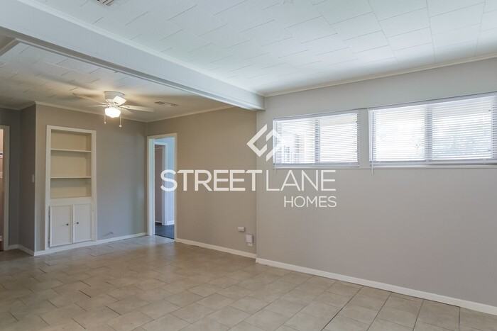 13105 Berwick St - Photo 3 of 15