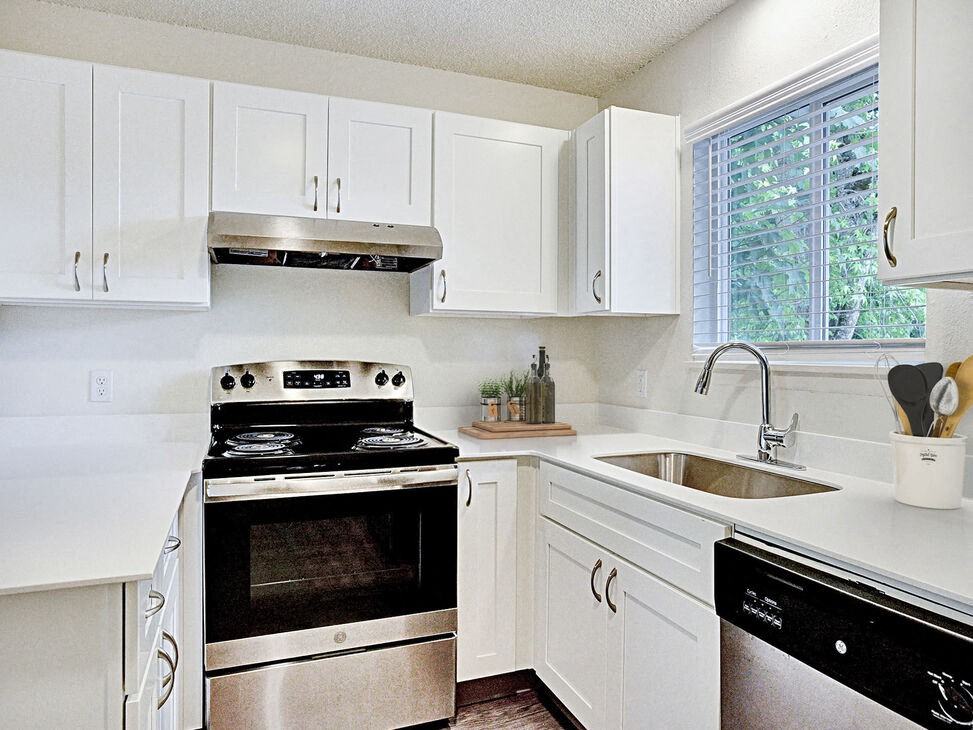 Sunset Station Apartments - Photo 7 of 35
