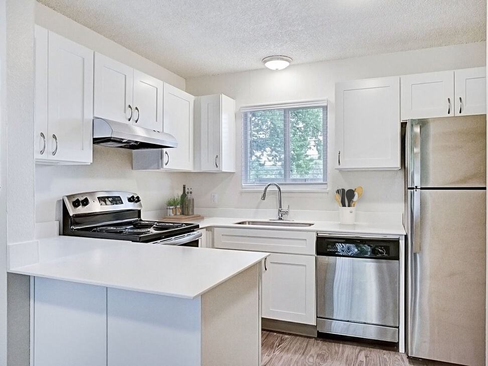Sunset Station Apartments - Photo 6 of 35
