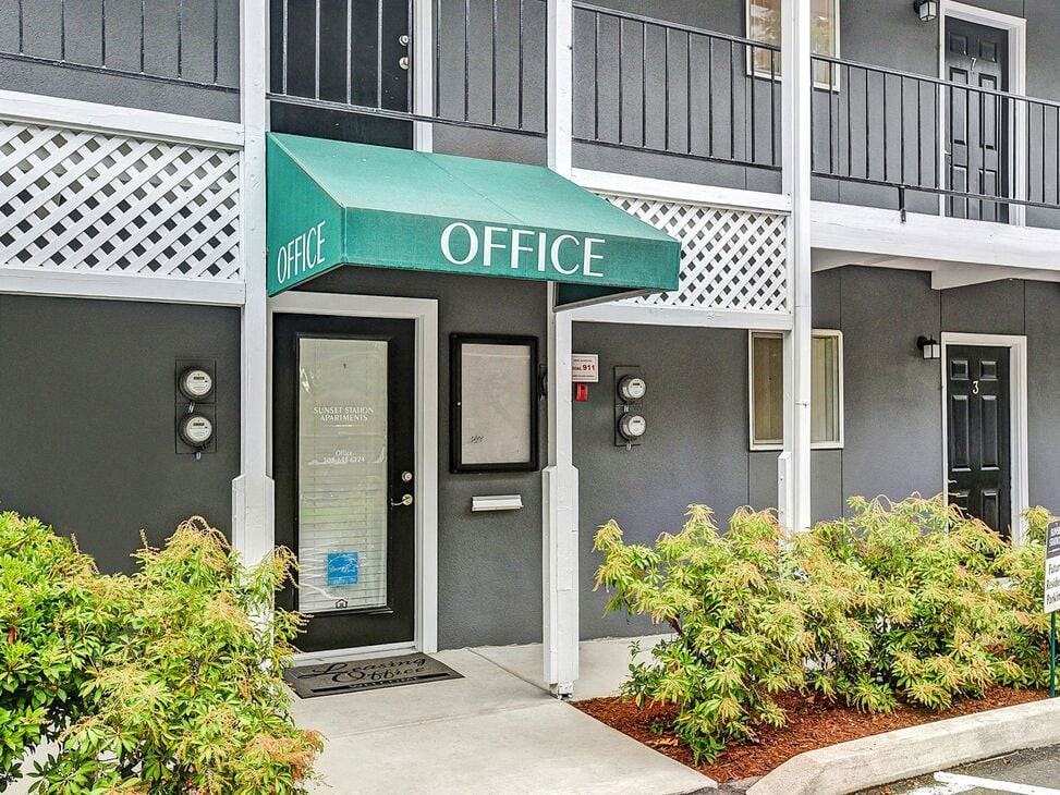 Sunset Station Apartments 10765 Sw Butner Rd, Cedar Hills, OR 97225