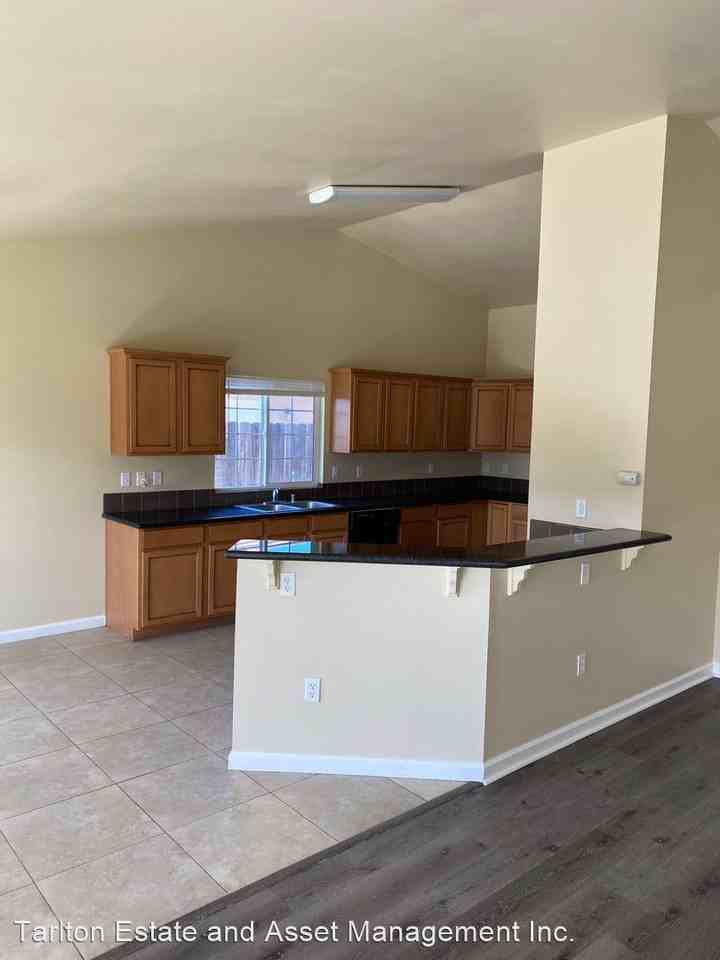 2873 Florence Ave - Photo 3 of 25