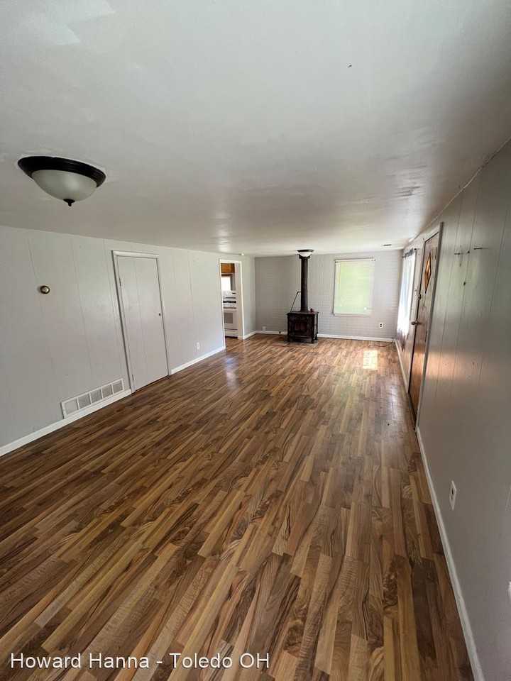 6082 Huntington Rd - Photo 3 of 12