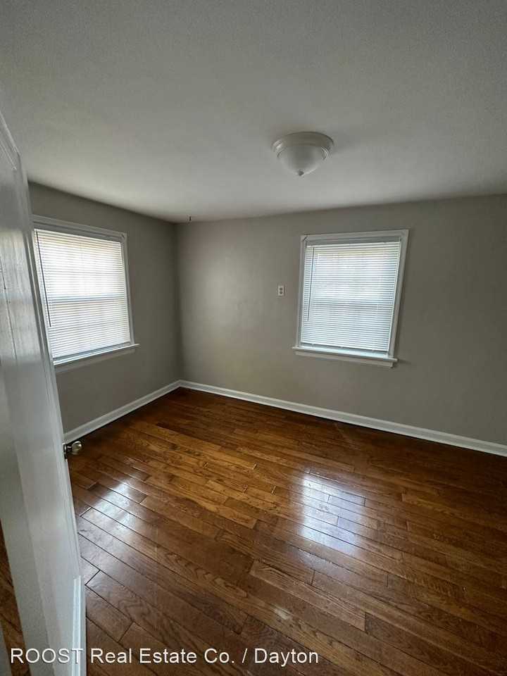 607-607 1/2 Lucas Drive - Photo 3 of 8