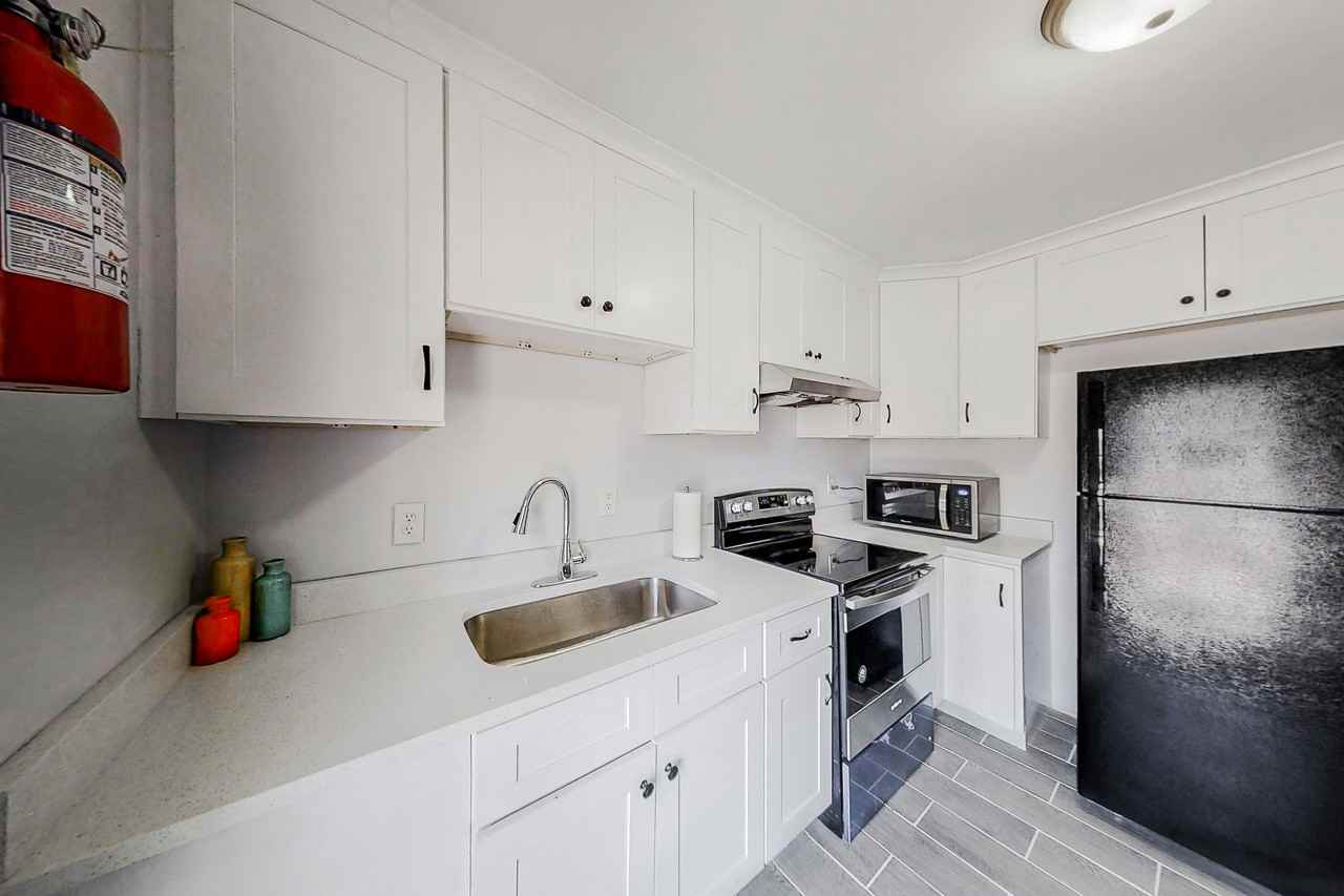 Sweetbriar Ln - Photo 7 of 11