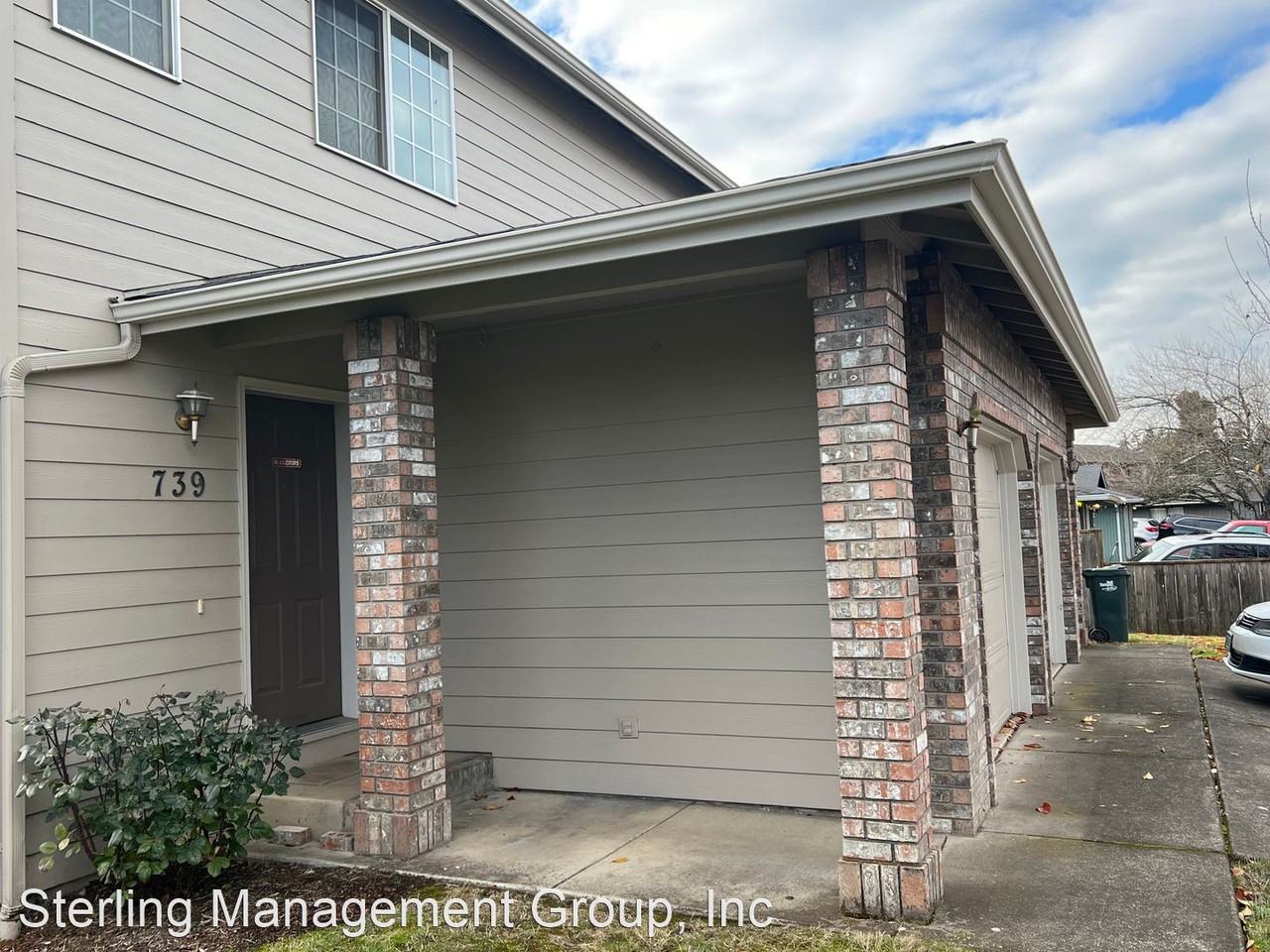 739/741 N Cloverleaf Loop - Photo 3 of 31