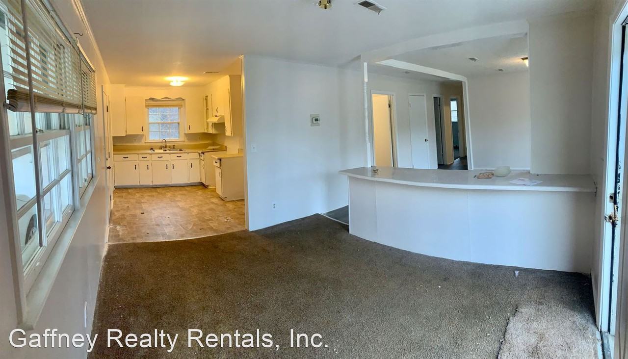 1066 Hamrick St - Photo 3 of 12