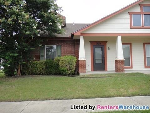 303 E Cedar St - Photo 2 of 14