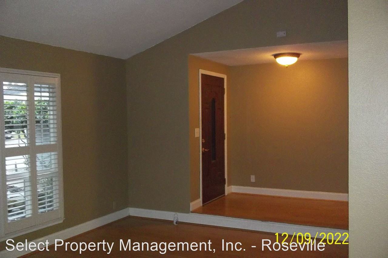 323 Margaret Way - Photo 2 of 16