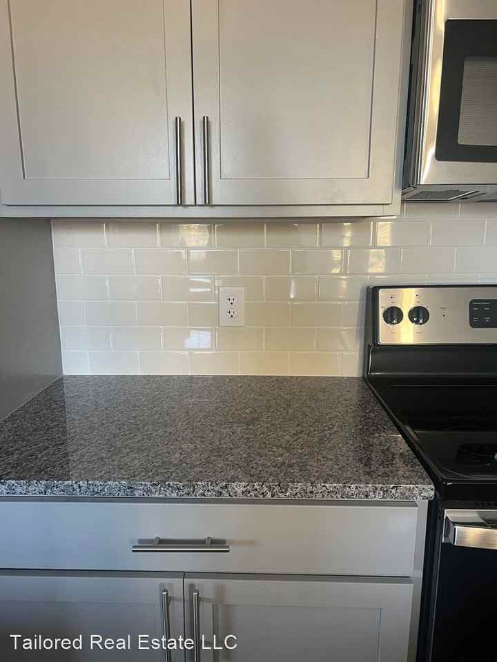 421 W King Street - Photo 2 of 30