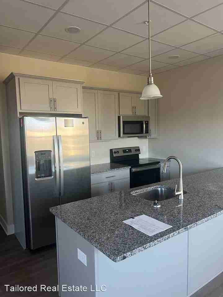 421 W King Street - Photo 3 of 30