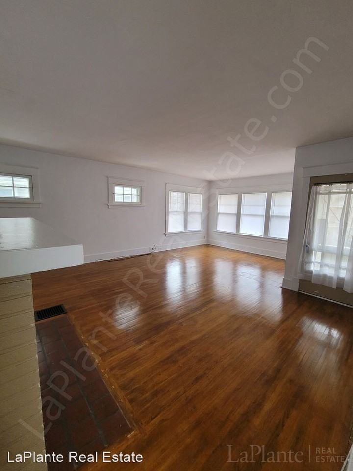3828 Revere Dr - Photo 3 of 15