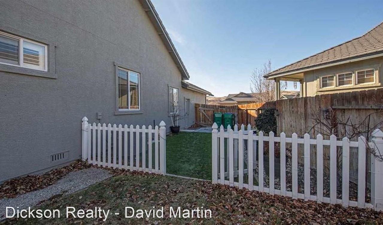 1050 Tyrall Ct - Photo 3 of 15