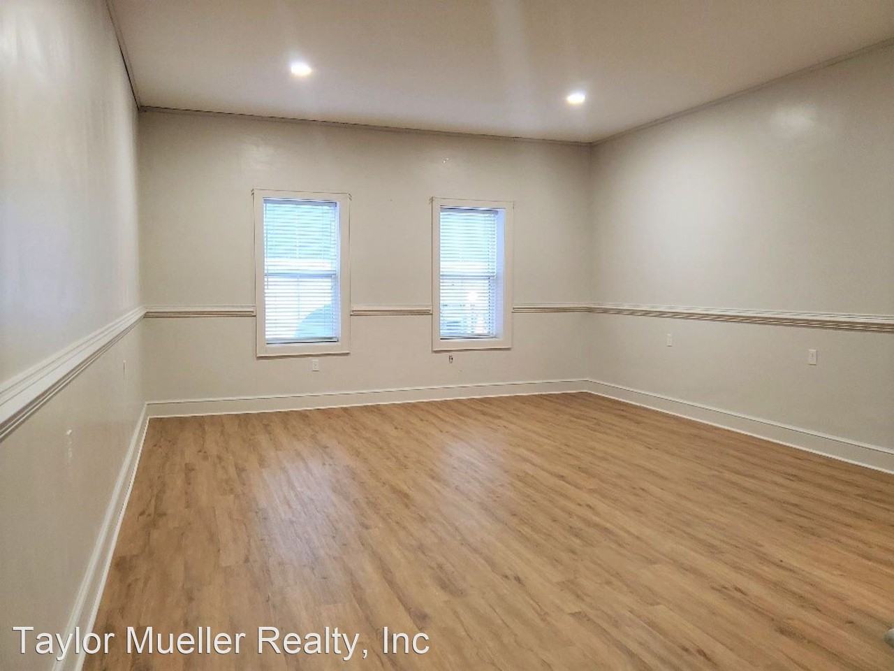 110 S Poindexter St #201 - Photo 3 of 13