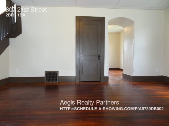 807 21st St - Photo 2 of 16