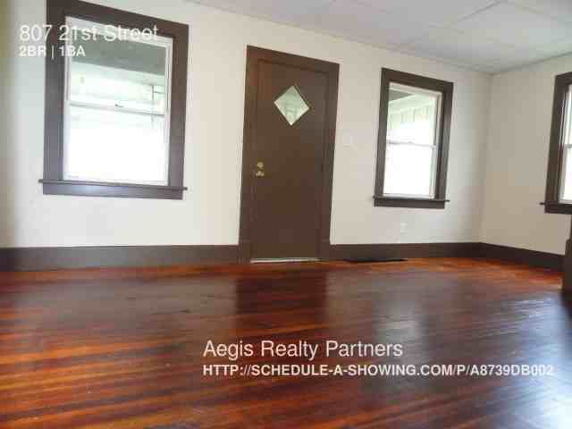 807 21st St - Photo 3 of 16