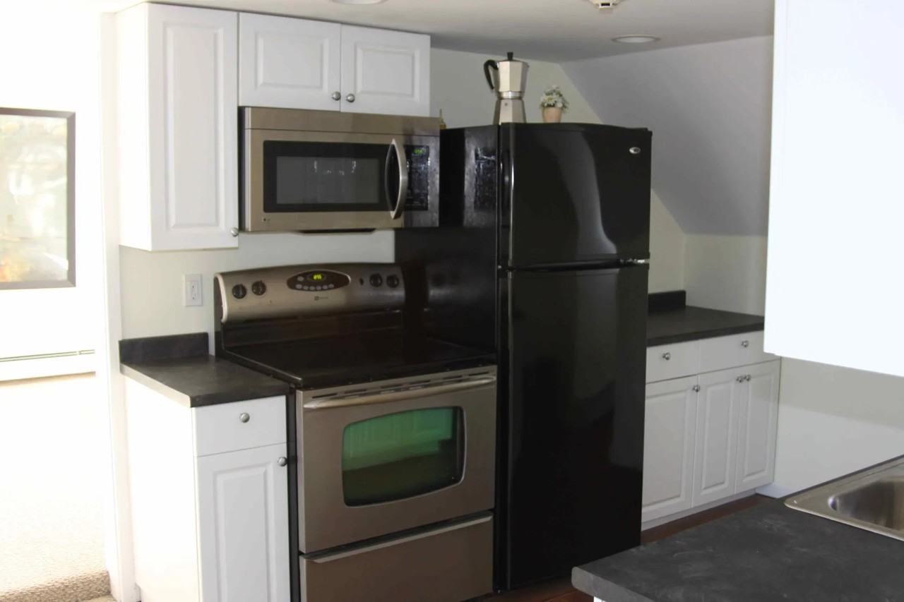 135 Prospect Hill St - Photo 3 of 5