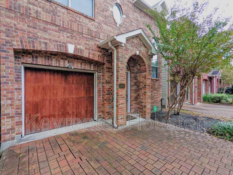 5130 Scotland St - Photo 4 of 24