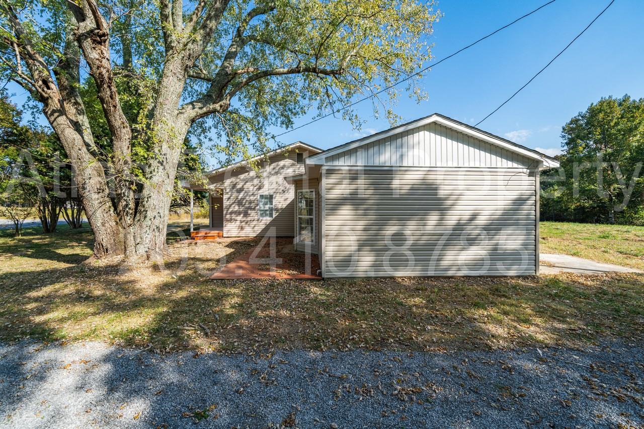 1392 Swearengin Rd - Photo 3 of 22