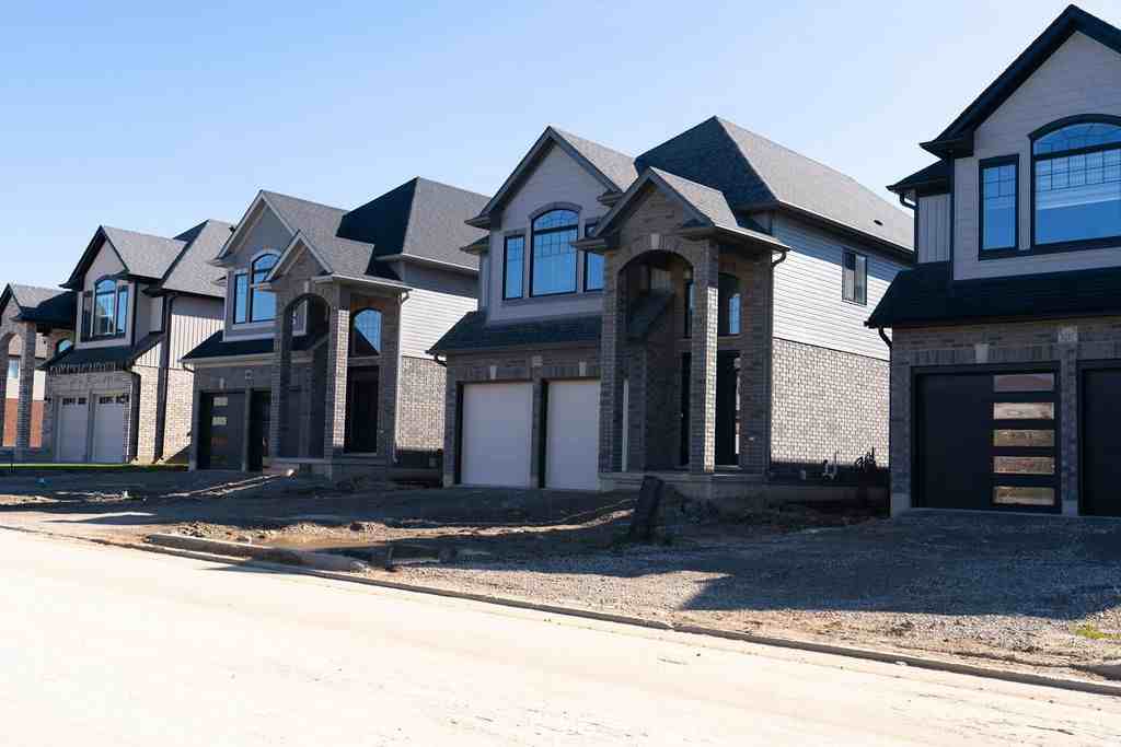 1211 Emma Chase - Photo 3 of 29