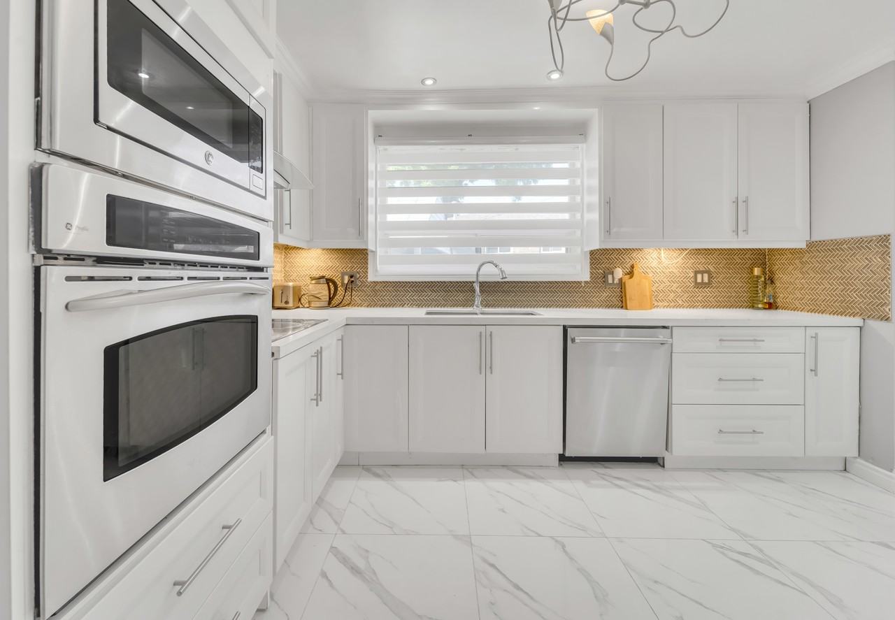 77 Brentwood Dr - Photo 2 of 17