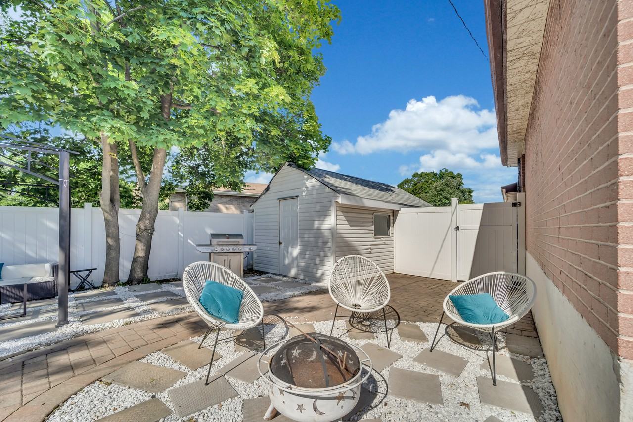 77 Brentwood Dr - Photo 3 of 17