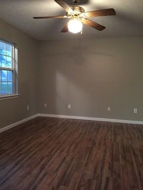 427 Old Newnan Rd - Photo 3 of 15