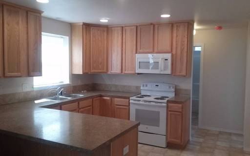 1719 Heritage Rd - Photo 2 of 12