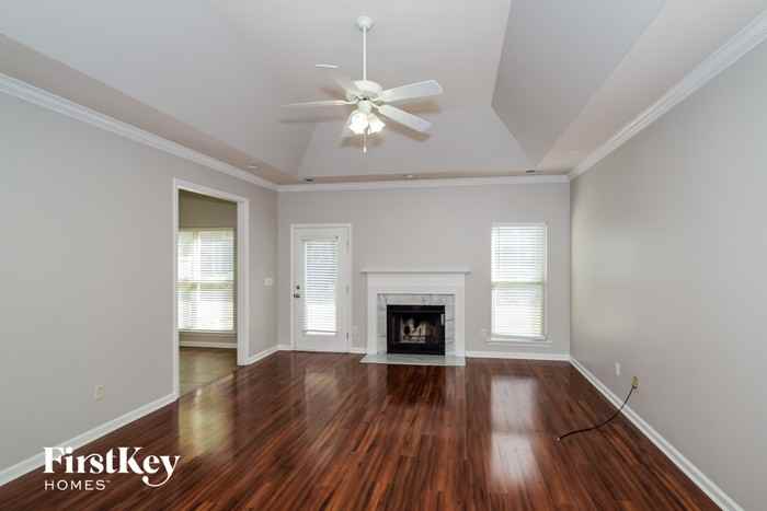 4297 Hathaway Ln - Photo 3 of 15