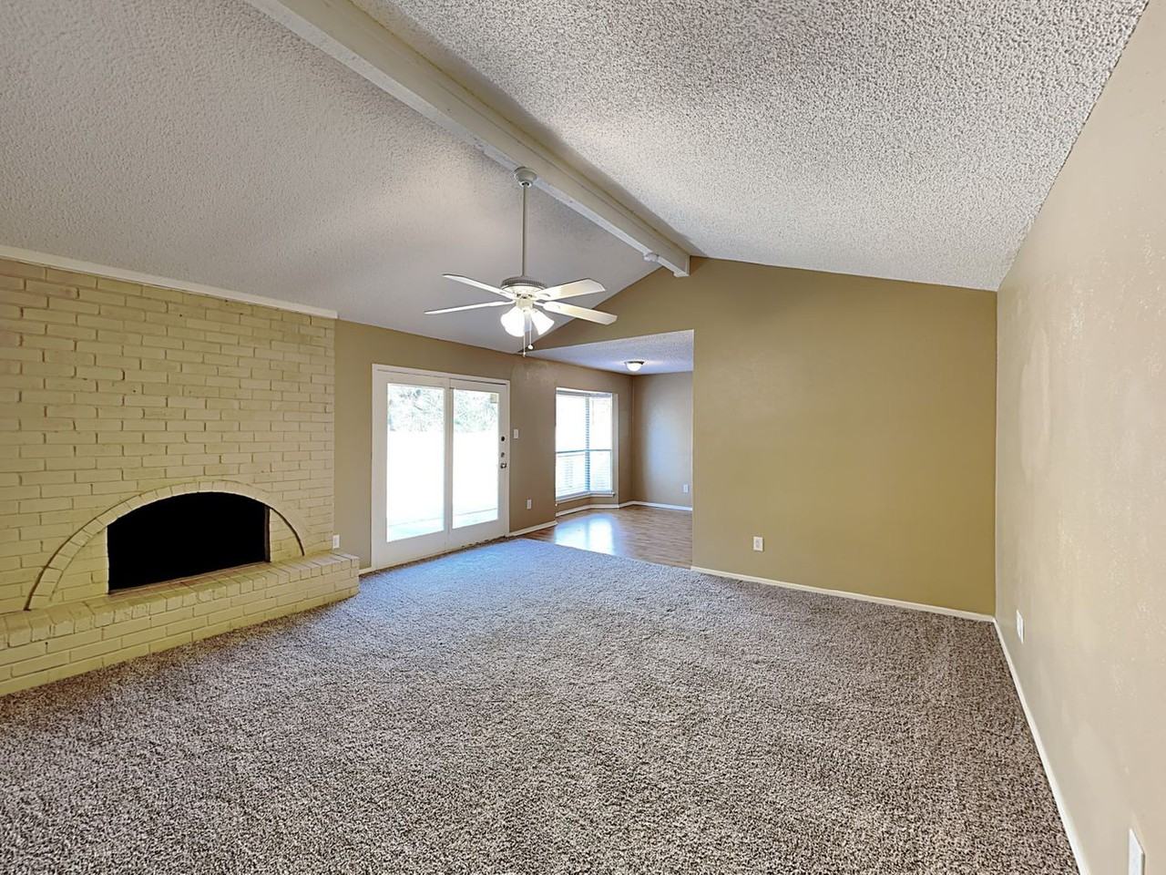 1141 Meadow Creek Ct - Photo 3 of 16