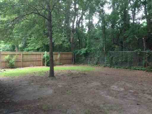 211 Ridgewell Cir - Photo 2 of 10