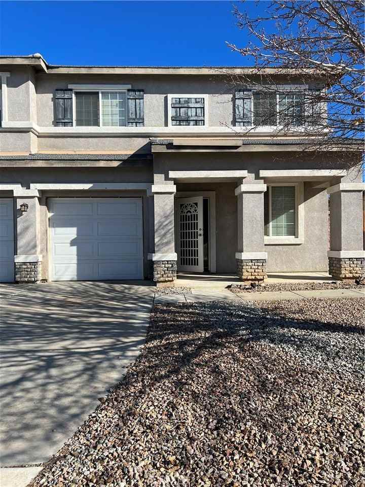 13563 Cheshire St, Victorville, CA 92392 5 Bedroom House for 2,600